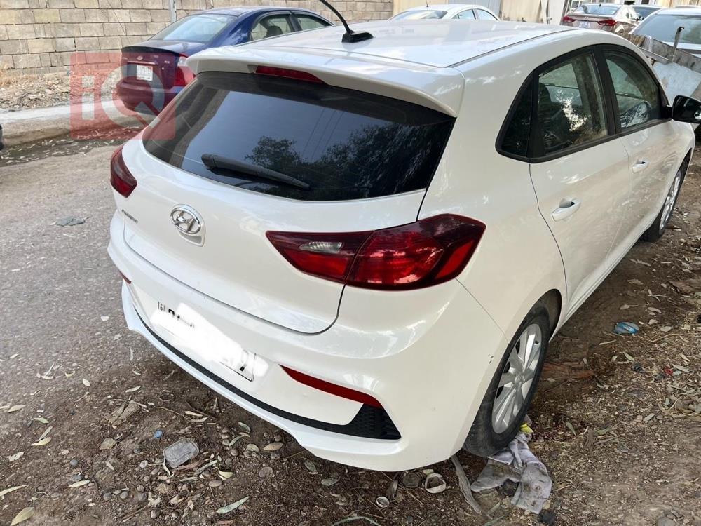 هیوندای ئەکسنت هاچباک